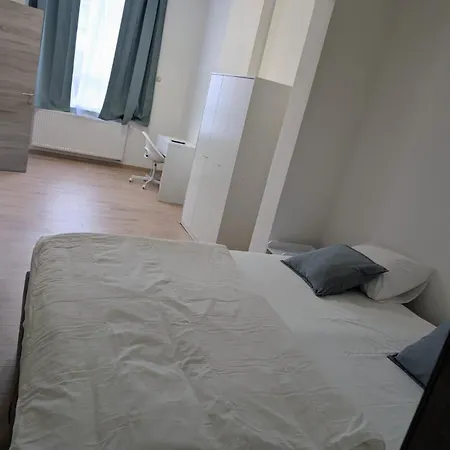 Sam Venture's 3-bedroom House * Mons