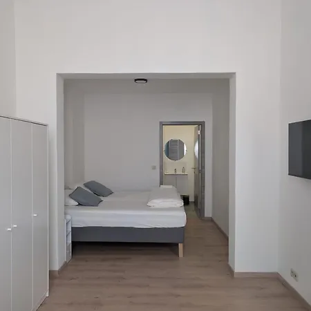 Sam Venture's 3-bedroom House * Mons