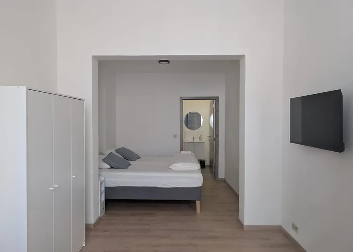 Sam Venture's 3-bedroom House * Mons